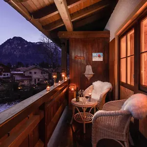 https://alpenchalet-huttentraum.com-bavaria.com